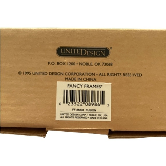 United Designs Fancy Frames - Fusion / Textured Wood Bark Surface - Picture 5 of 5